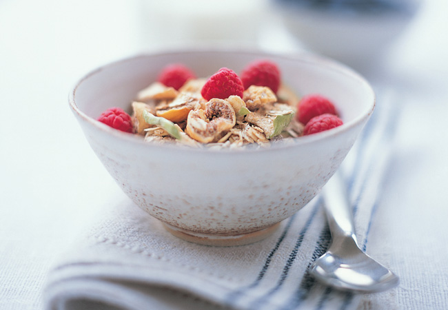 Breakfast should contain berries, nuts and protein - Women's Health & Fitness